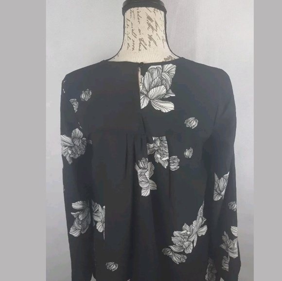 ⭐Japna black floral blouse - Picture 2 of 6